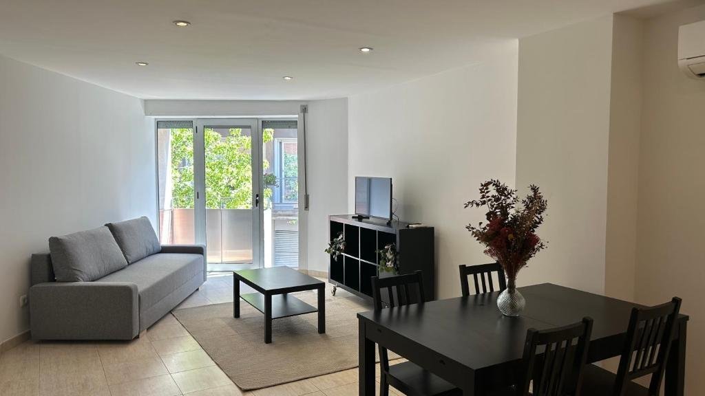 Salón comedor del M1 con salida al balcón