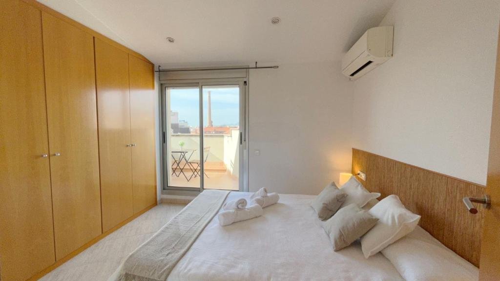 Dormitorio con salida a la terraza